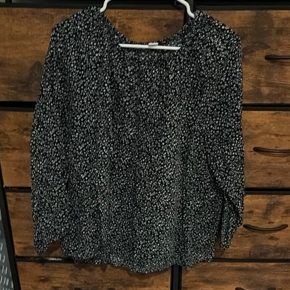 Old Navy Black and White Relaxed Blouse